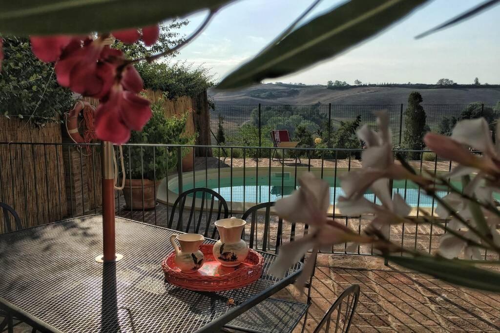 Pasqui Villas La Capanna Accogliente Casa In Paese Con Vista Piscina Wifi San Giovanni d'Asso Exterior photo