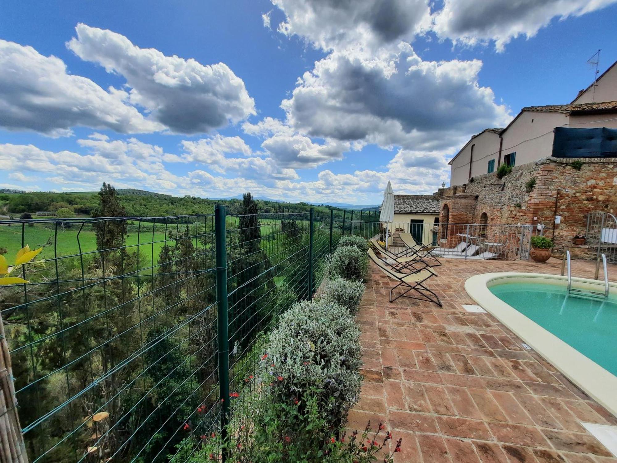 Pasqui Villas La Capanna Accogliente Casa In Paese Con Vista Piscina Wifi San Giovanni d'Asso Exterior photo